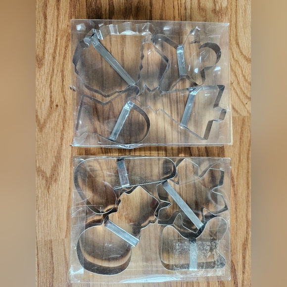 Vintage Metal Tin Christmas Cookie Cutters 2 Sets of 4 Never Used - Picture 2 of 4